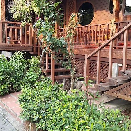Ruean Mai Chai Khlong Amphawa Extérieur photo