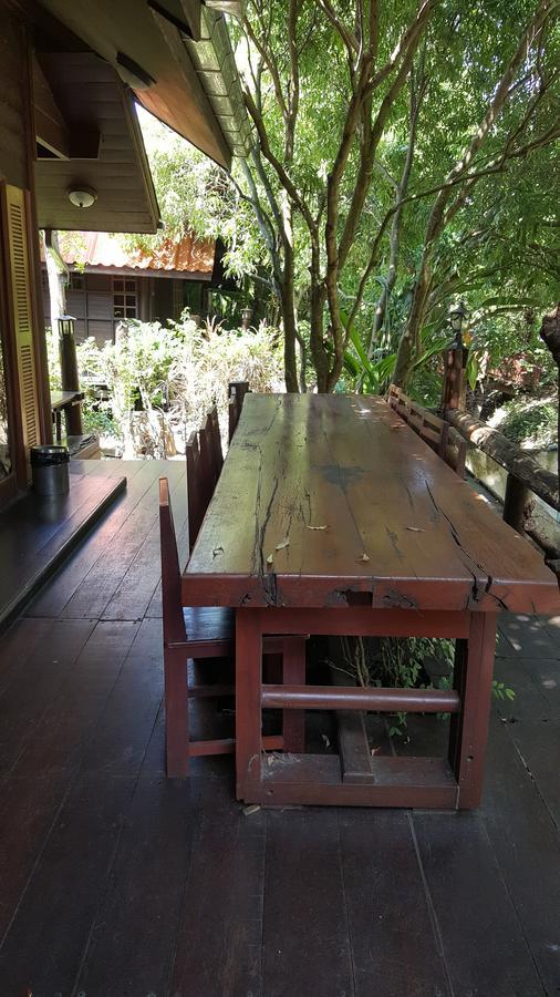 Ruean Mai Chai Khlong Amphawa Extérieur photo