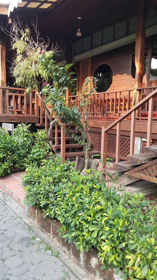 Ruean Mai Chai Khlong Amphawa Extérieur photo