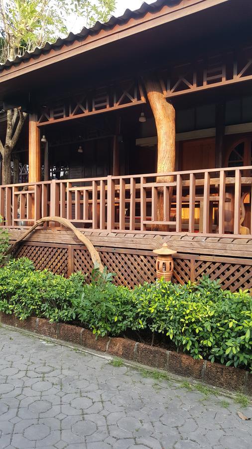 Ruean Mai Chai Khlong Amphawa Extérieur photo