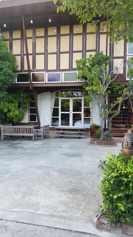 Ruean Mai Chai Khlong Amphawa Extérieur photo