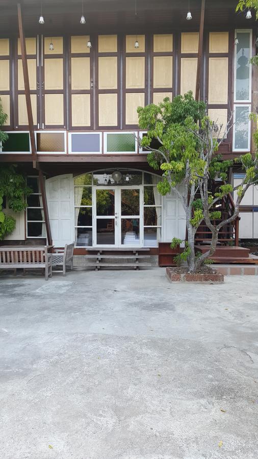 Ruean Mai Chai Khlong Amphawa Extérieur photo