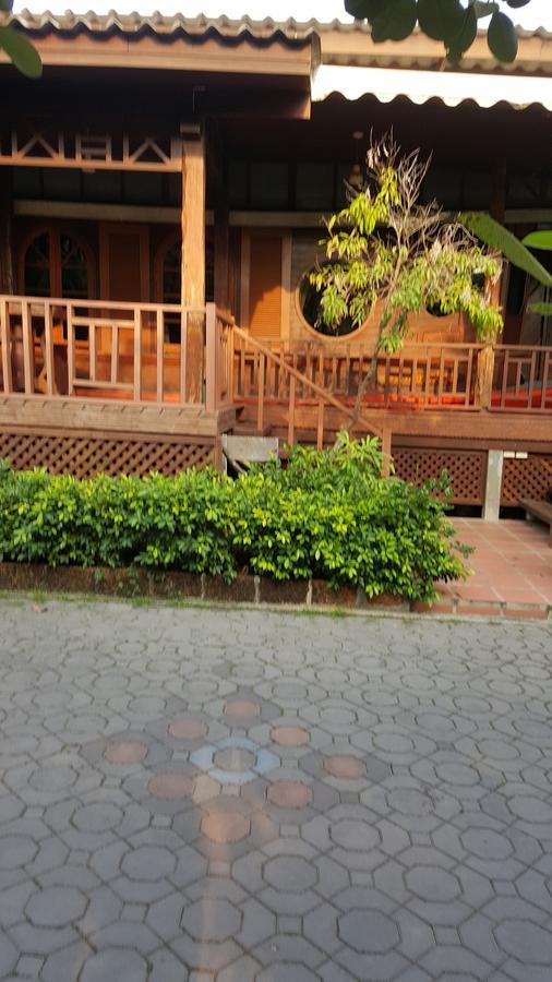 Ruean Mai Chai Khlong Amphawa Extérieur photo