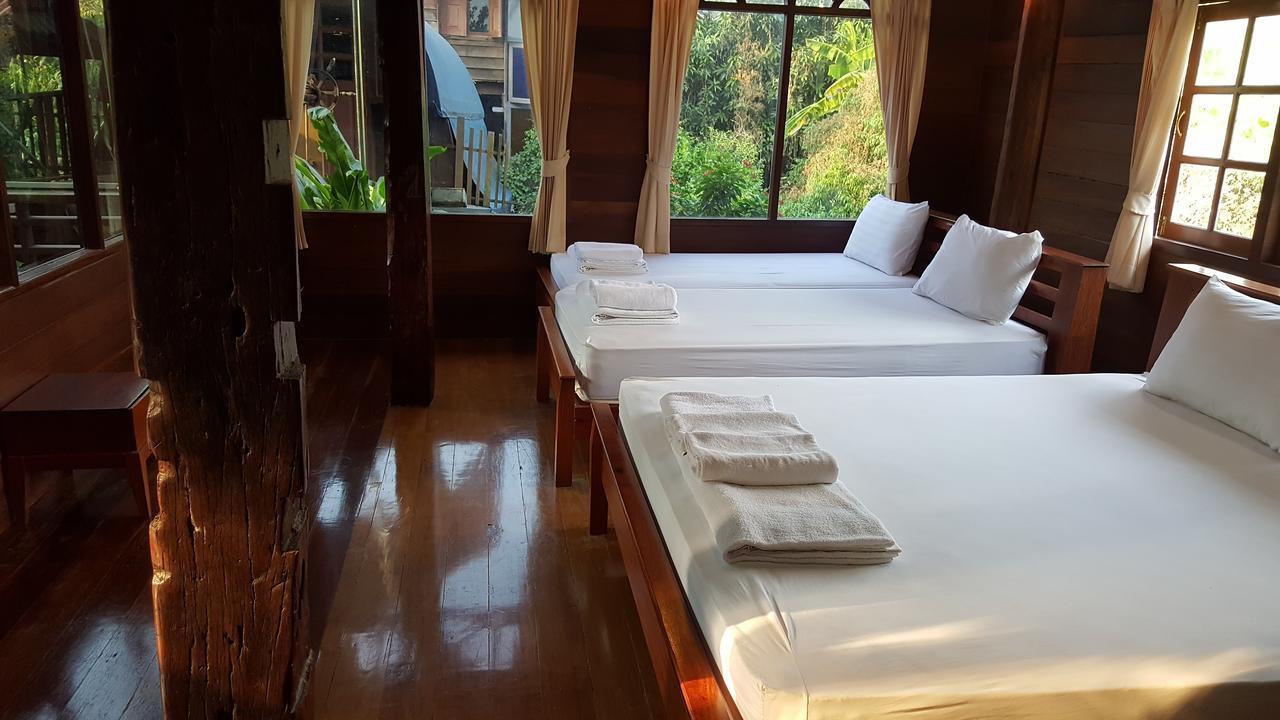 Ruean Mai Chai Khlong Amphawa Extérieur photo