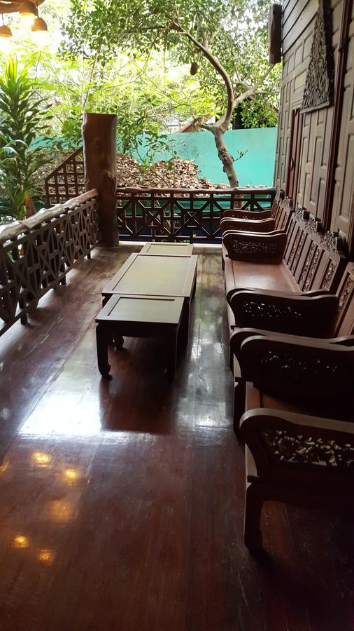 Ruean Mai Chai Khlong Amphawa Extérieur photo