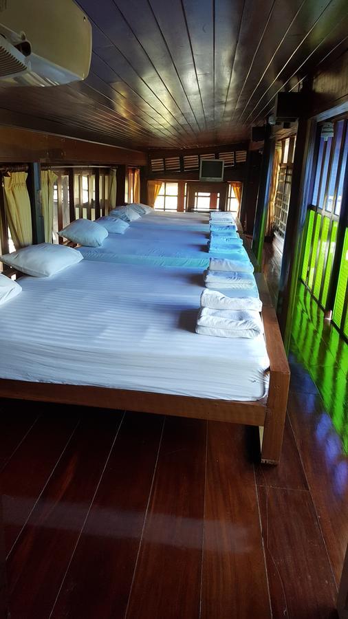 Ruean Mai Chai Khlong Amphawa Extérieur photo