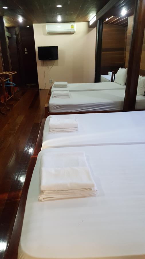 Ruean Mai Chai Khlong Amphawa Extérieur photo