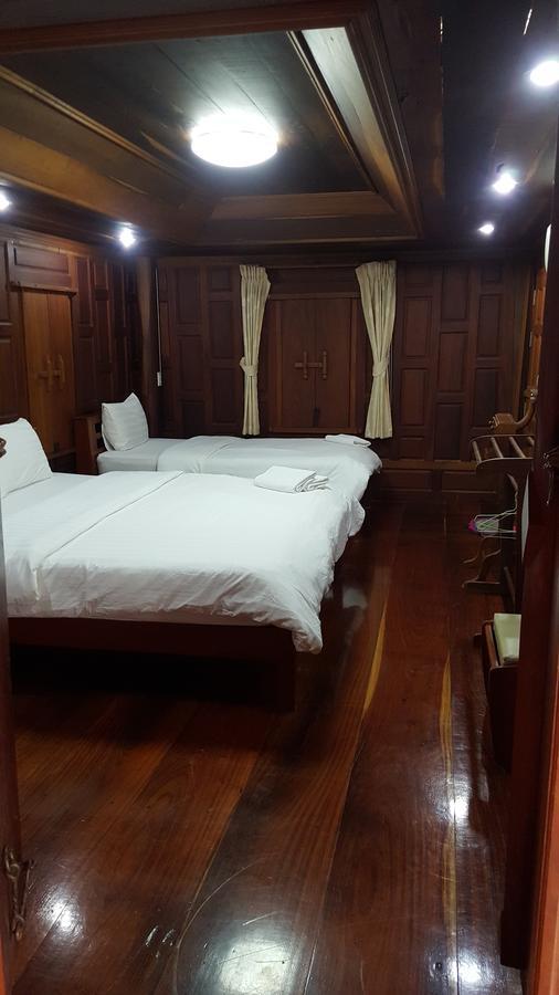 Ruean Mai Chai Khlong Amphawa Extérieur photo