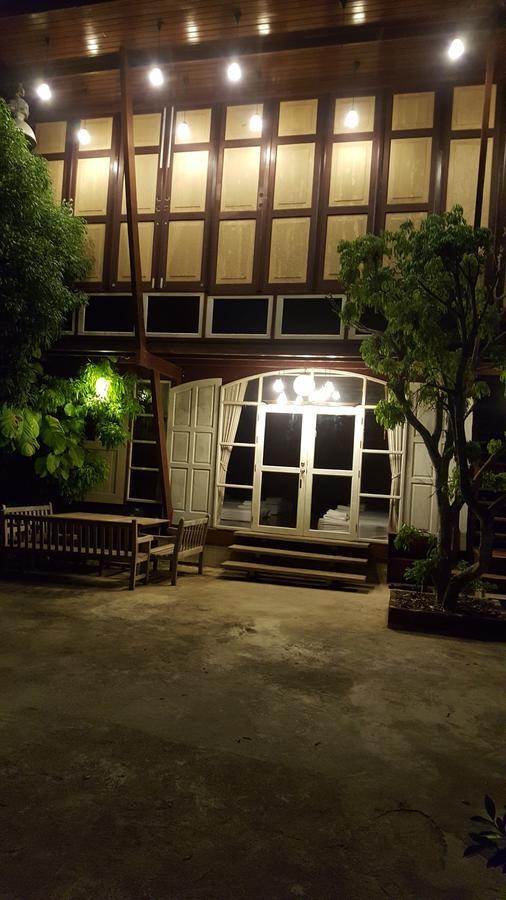 Ruean Mai Chai Khlong Amphawa Extérieur photo