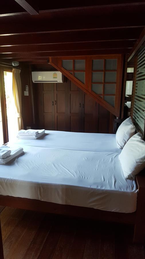 Ruean Mai Chai Khlong Amphawa Extérieur photo