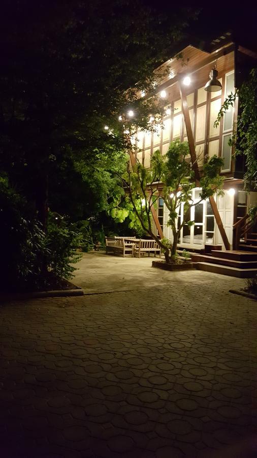 Ruean Mai Chai Khlong Amphawa Extérieur photo