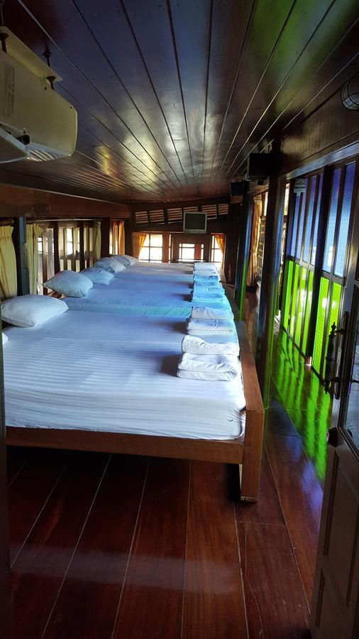 Ruean Mai Chai Khlong Amphawa Extérieur photo
