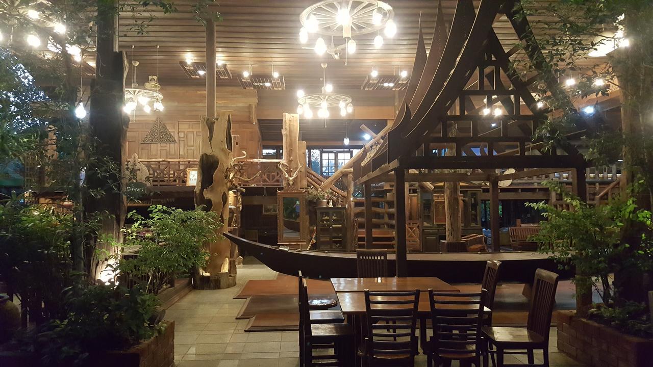 Ruean Mai Chai Khlong Amphawa Extérieur photo